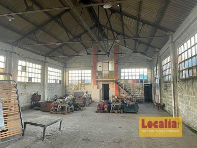 Nave industrial en el casco urbano de Torrelavega, 400 mt2, 2 habitaciones
