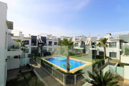 Apartamento en Pilar de la Horadada zona resorts vacacional, 800 m. de la playa, 2 habitaciones