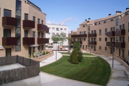 Urbanización Zizur: Ático dúplex de 3 habitaciones, garaje, trastero y jardín comunitario., 106 mt2, 3 habitaciones