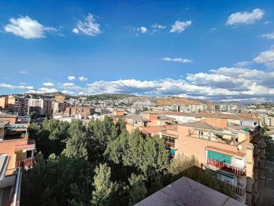 Piso con terraza en Plaza de Fontiveros de Granada, 88 mt2, 3 habitaciones