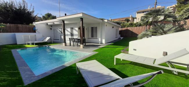 Casa con jardin  piscina en alquiler en Vallpineda.Sitges, 85 mt2, 2 habitaciones