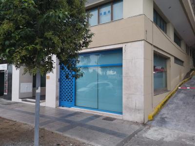 Se alquila local comercial en Avenida Virgen del Carmen, en Edificio Atlántida., 251 mt2, 4 habitaciones