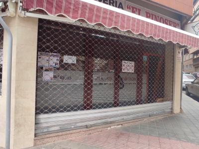 SE ALQUILA GRAN LOCAL COMERCIAL CON SALIDA DE HUMOS, 118 mt2