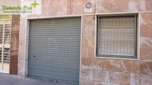 Alquiler local comercial con vado en zona Reina Victoria en Elche, 135 mt2