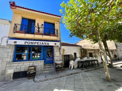 Bar restaurante de 117m2 con esplendida zona de terraza en la plaza del ayuntamiento de Los Molinos, 117 mt2