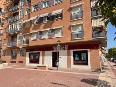 Local comercial en alquiler, muy próximo a Avda. Juan de Borbón, 75 mt2