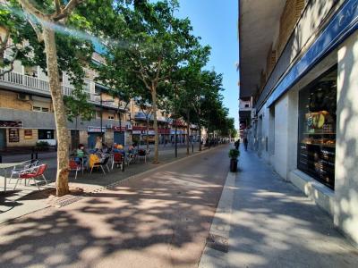 Local comercial en eje comercial de Olesa de Montserrat, en Rambla Catalunya, 73 mt2
