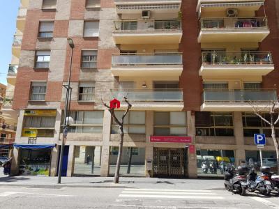 Oficina con muchas posibilidades en alquiler en Calle Pere Martell., 90 mt2