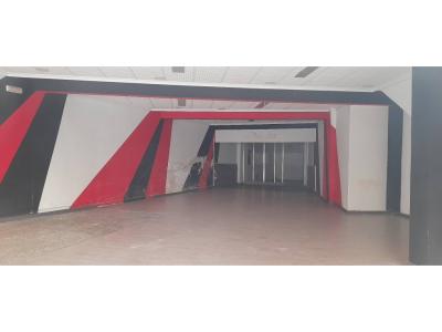 se alquila local comercial , 130 mt2