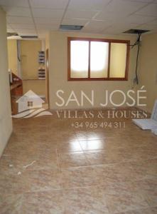Inmobiliaria San Jose Villas and Houses vende oficina en Aspe, 150 mt2