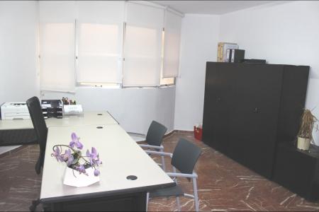 Oficina en el centro de Elche en un ambiente rodeado de profesionales con baño y zonas comunes!, 40 mt2