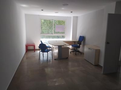 Magnífica oficina en pleno centro de Granada apta para cualquier tipo de negocio, 100 mt2