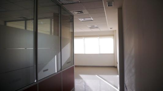 Oficina de 84 m2. Primeras Calidades, Instalciones y Servicios. Dividido en dos zonas de trabajo., 84 mt2