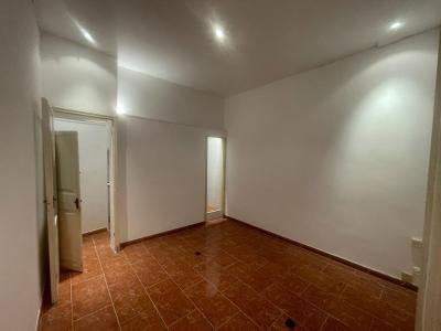Piso Exterior en Barcelona zona El Raval, 35 m. de superficie, una habitación doble y una sencilla, 35 mt2, 2 habitaciones