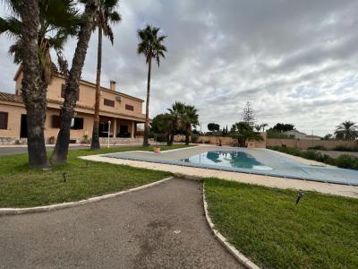 Chalet, con zona ajardinada, piscina y barbacoa, 300 mt2, 5 habitaciones