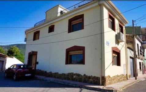 Fantastic 3 Bedroom Townhouse Situated In A Lovely Village, 10 Minutes To Pinoso And Monovar, 188 mt2, 3 habitaciones