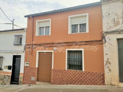 Adosada en Venta en Caudete Albacete , 193 mt2, 4 habitaciones