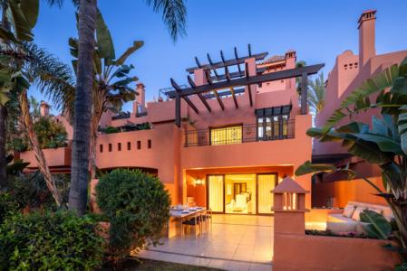 Stylish And Spacious Family Townhouse For Sale In Altos De Puente Romano, Marbella Golden Mile, 248 mt2, 4 habitaciones
