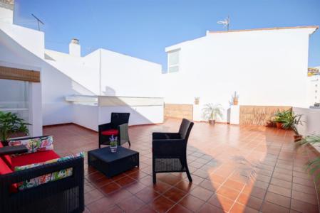 Townhouse For Sale In The Old Town Centre Of Estepona With Private Garage, Close To The Beach, 224 mt2, 3 habitaciones