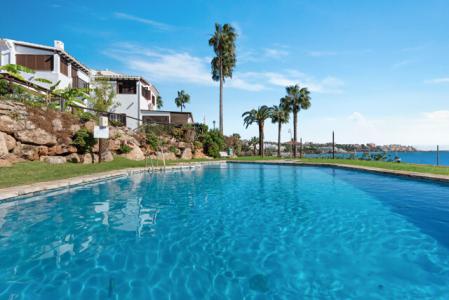 Idyllic Beachfront Townhouse With Superb Sea Views For Sale In Bahia Azul, Estepona West, 144 mt2, 3 habitaciones