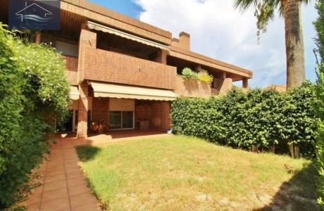 BONITO CHALET ADOSADO EN VENTA EN VISTAHERMOSA - ALICANTE, 439 mt2, 5 habitaciones