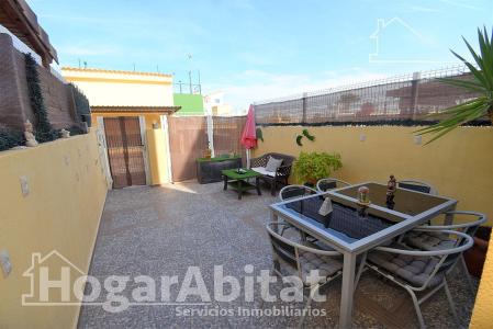 ADOSADO SEMINUEVO CON PISCINA, 3 TERRAZAS Y GARAJE, 115 mt2, 3 habitaciones