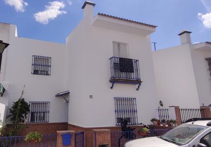 Estupenda casa unifamiliar adosada en pleno centro de Aznalcázar., 112 mt2, 3 habitaciones