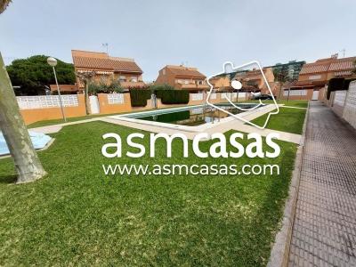 Inmobiliaria en Benicasim vende adosado en zona Eurosol, 180 mt2, 4 habitaciones