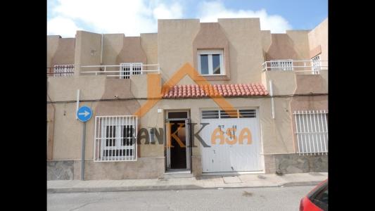 SE VENDE ADOSADA EN MATAGORDA, 155 mt2, 4 habitaciones