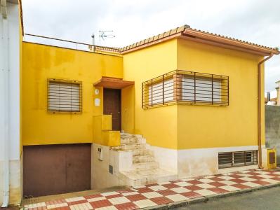 Bonita vivienda adosada, de estilo moderno, situada en Tocón., 226 mt2, 3 habitaciones