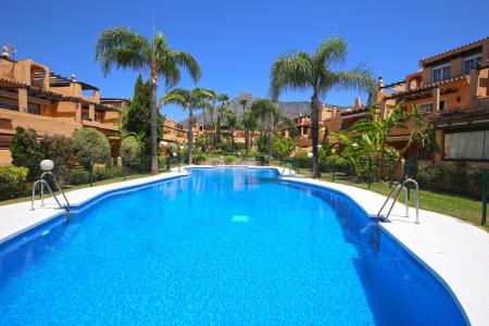 Adosado en venta en Oasis De Nagüeles, Milla de Oro de Marbella, 290 mt2, 5 habitaciones