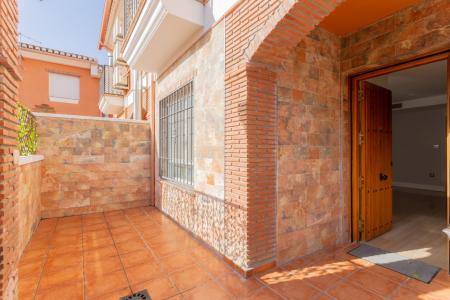 Casa Adosada en Venta en Peligros, 228 mt2, 3 habitaciones