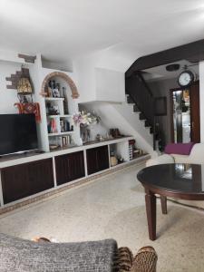 SE VENDE ADOSADO EN PUERTO REAL , ZONA GALLINERO, 100 mt2, 3 habitaciones