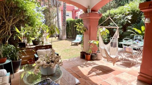 Sotogrande Costa Vivienda adosada en urbanización muy privada con jardines y piscina, 210 mt2, 4 habitaciones