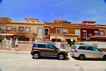 Casa adosada con mucho sol y piscina comunitaria en Torrevieja - El Salado, 72 mt2, 2 habitaciones