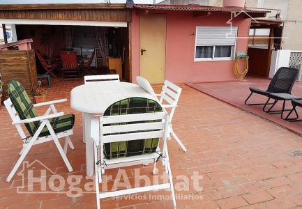 Gran adosado con amplia terraza, bodega y garaje cerca de la playa, 222 mt2, 5 habitaciones