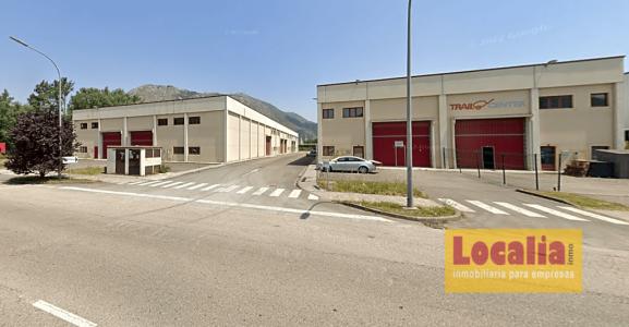 Nave industrial en Polígono de Barros, Cantabria, 330 mt2, 4 habitaciones