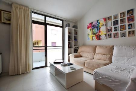 Borza Real Estate vende bonito apartamento en centro de Los Cristianos, 70 mt2, 2 habitaciones