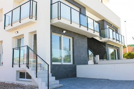 Apartamento nuevo con urbanización cerca de la playa, 80 mt2, 3 habitaciones