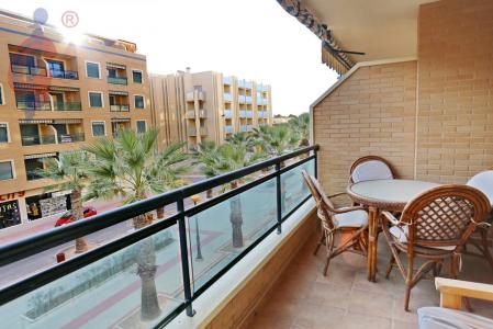 ¡Exclusivo apartamento de 3 dormitorios y 2 baños con amplia terraza y vistas a Avda Cervantes!, 90 mt2, 3 habitaciones