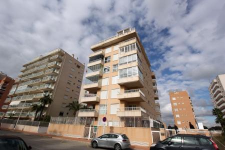 Apartamento de 2 dormitorios con gran terraza en la zona del puerto de Guardamar del Segura, 65 mt2, 2 habitaciones