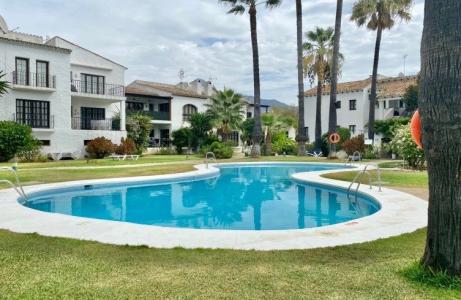 Se vende apartamento en planta baja en Nueva Andalucía (Marbella), 160 mt2, 3 habitaciones