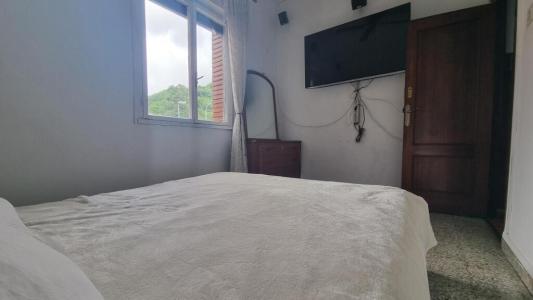 Piso de 5 habitaciones, salón-cocina y baño de 110 m2 a la venta en Mieres, pleno corazón de Asturias., 110 mt2, 5 habitaciones