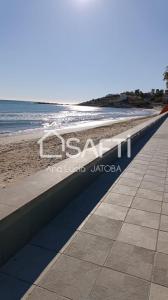 Primera línea de playa con una prciosa terraza con vistas al mar, 60 mt2, 2 habitaciones