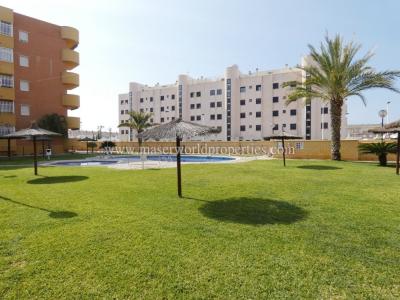 APARTAMENTO EN PLANTA BAJA EN URBANIZACIÓN CON VARIAS PISCINAS COMUNITARIAS, 85 mt2, 2 habitaciones