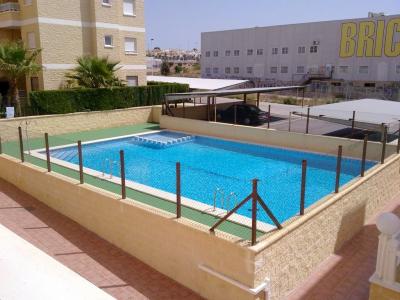 Apartamento de 2 dormitorios con piscina y garage en Torrevieja!, 60 mt2, 2 habitaciones