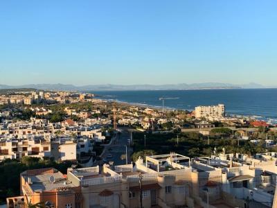Apartamento con vistas al mar desde su Terraza, en famosa urbanización Cerrada., 49 mt2, 1 habitaciones