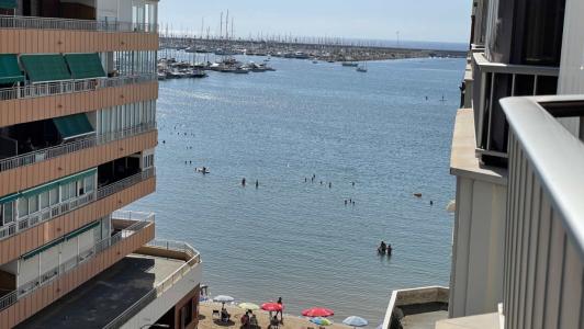 Primera linea de playa en quinta planta, vistas al mar y piscina, Torrevieja, 103 mt2, 3 habitaciones