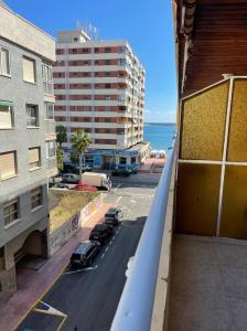 Amplio apartamento en Torrevieja con escasos metros al mar, 94 mt2, 3 habitaciones