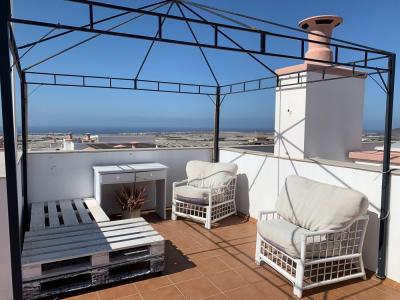 Borza RealEstate vende bonito ático con terraza solarium con vistas al mar en Cho-Parque de la Reina, 150 mt2, 2 habitaciones